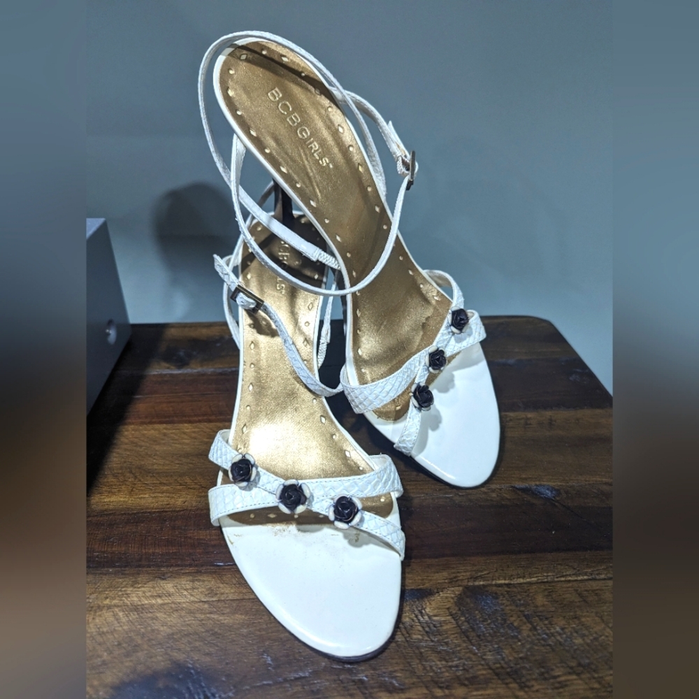 BCBG strappy sandals sz 40